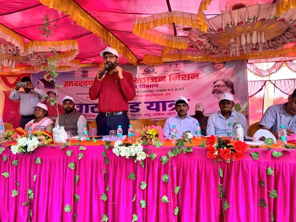 प्राकृतिक संसाधनों के संरक्षण में जल छाजन योजना सहायक : डीसी