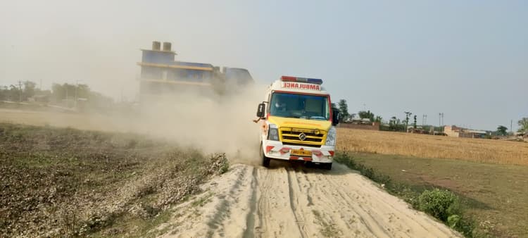 करोड़ों की लागत से निर्मित सीएचसी तक पहुंचने के लिए नहीं है सड़क