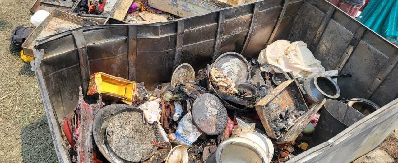 अचानक आग लगने से चार लोगों आशियाना जल का राख