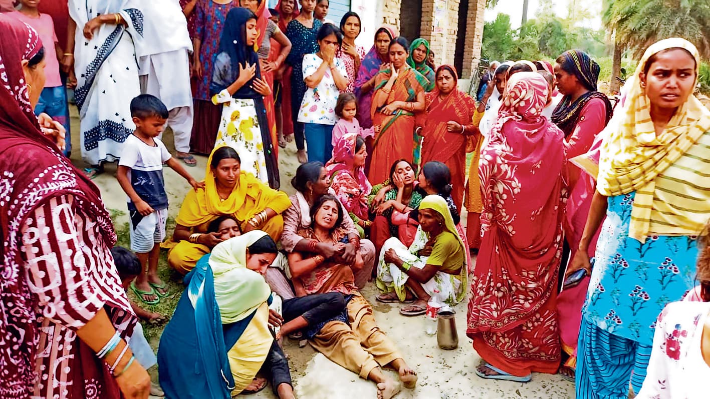 Saran News : मकेर में तरबूज खरीदकर कर साइकिल से घर जा रहे किशोर की हाइवा से कुचलकर मौत