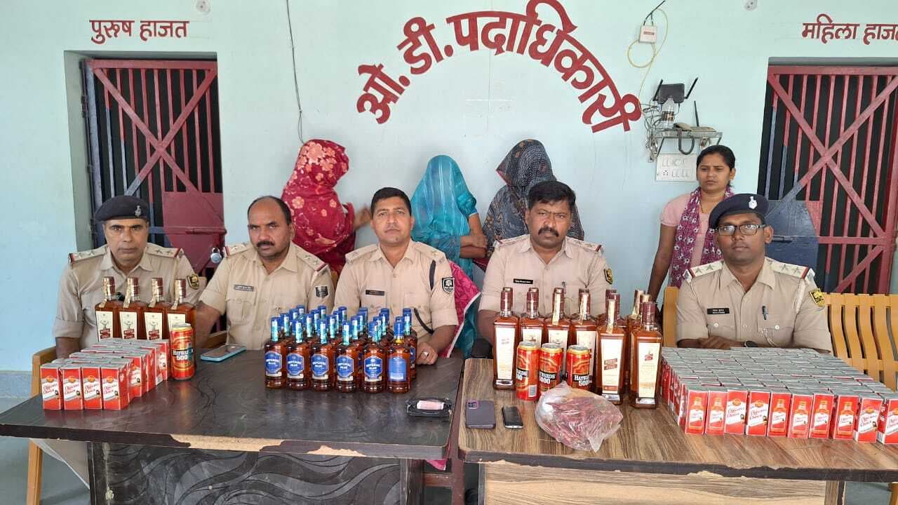 तीन महिला तस्करों को विदेशी शराब के साथ किया गिरफ्तार