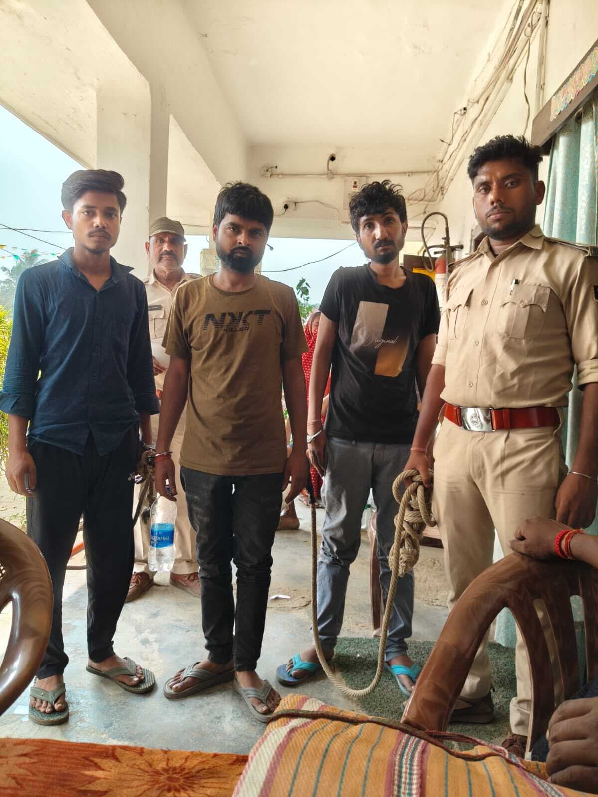 हथियार व कारतूस के साथ तीन युवक गिरफ्तार