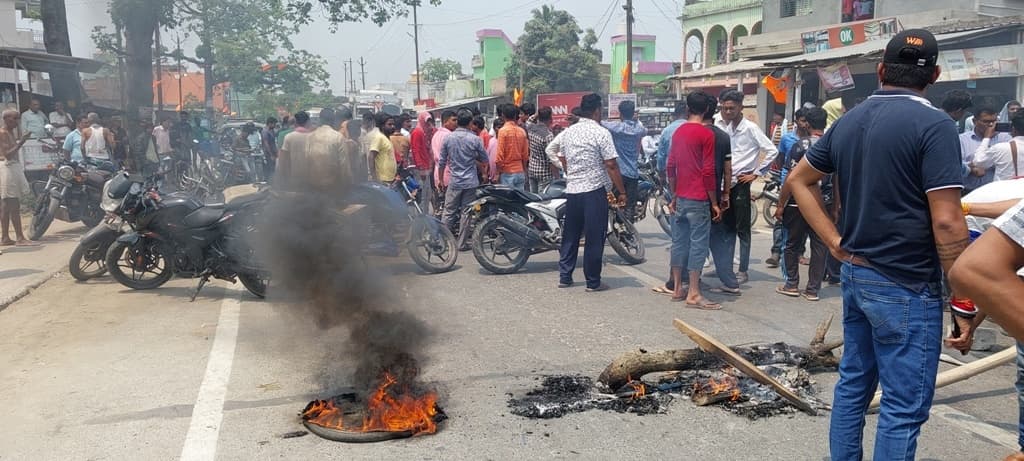 इंजीनियरिंग कॉलेज के समीप बालू लदे हाइवा ने बाइक सवार को कुचला, मौके पर ही मौत