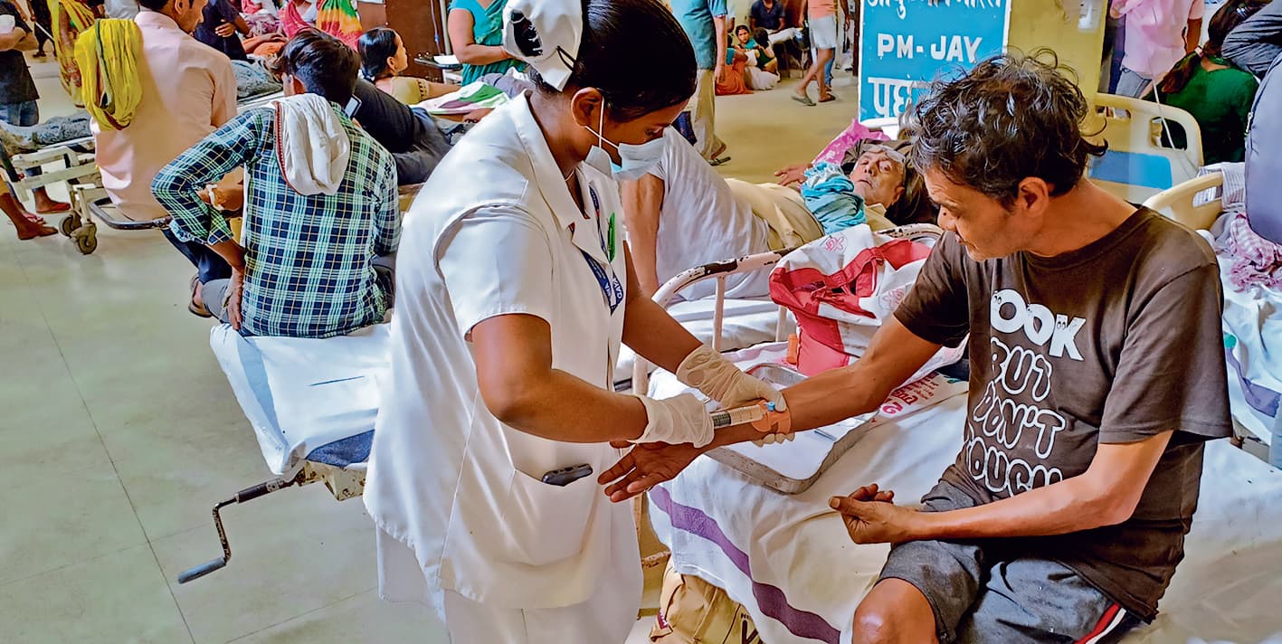 Gaya News : एएनएमएमसीएच के इमरजेंसी वार्ड में ट्रे में सिरिंज रखकर दिया जाने लगा इंजेक्शन