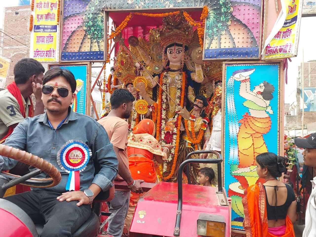 नम आंखों से दी गयी मां दुर्गा को विदाई