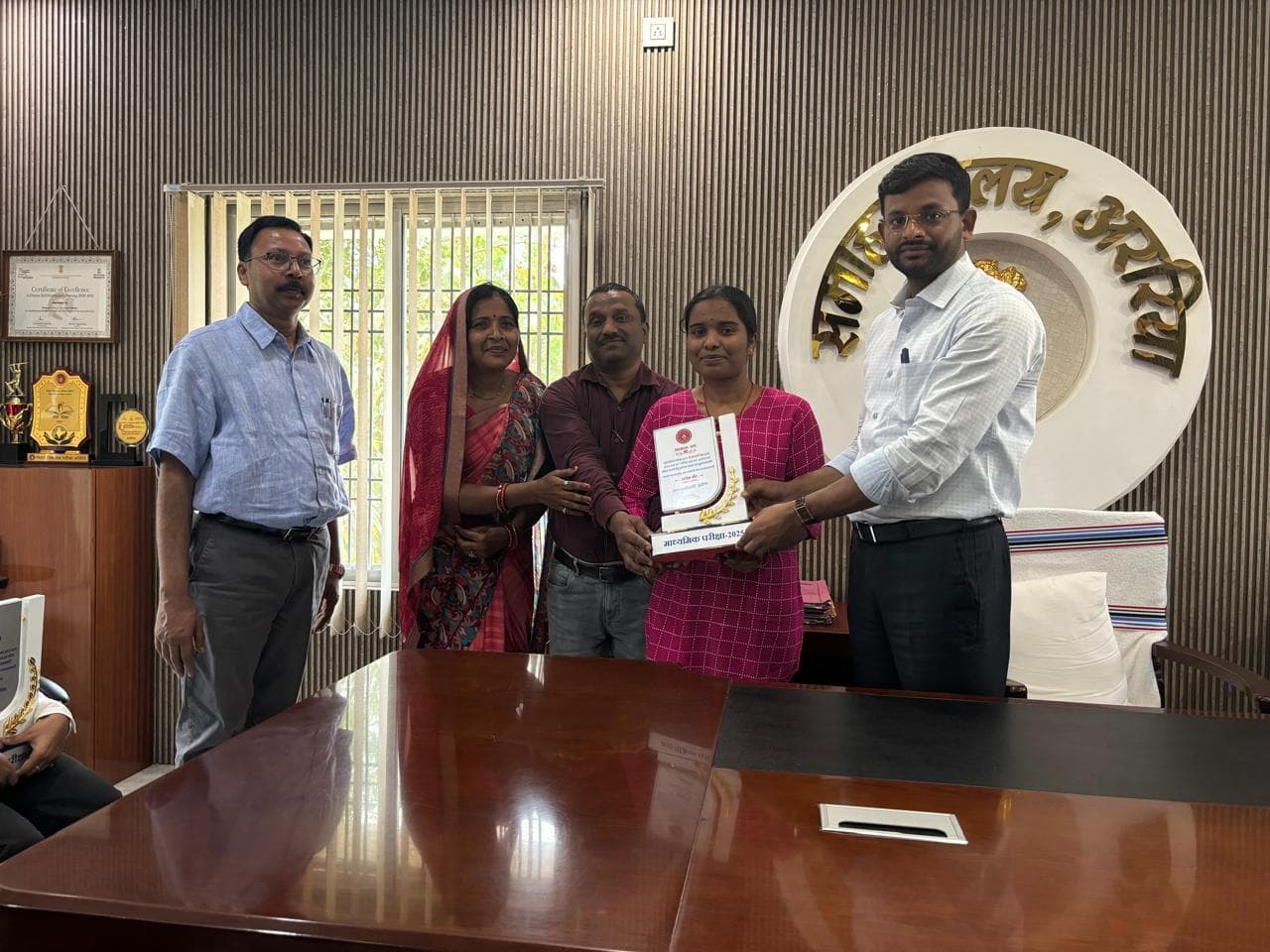 इंटरमीडिएट की परीक्षा में उत्कृष्ट प्रदर्शन करने वाले छात्र-छात्रा सम्मानित