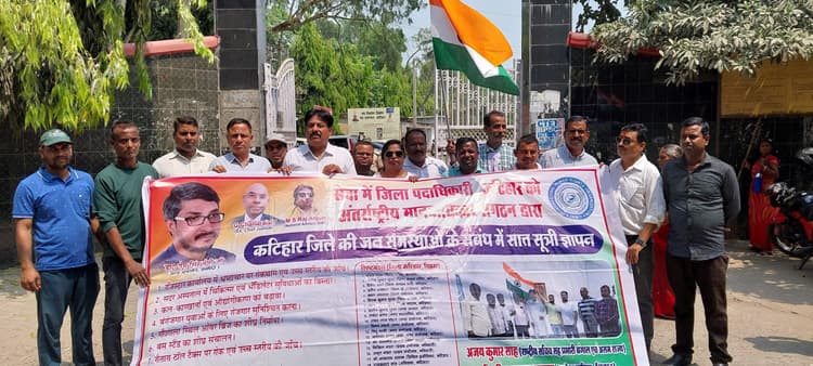 अंतर्राष्ट्रीय मानवाधिकार संगठन ने डीएम को सौंपा सात सूत्री मांगों का ज्ञापन