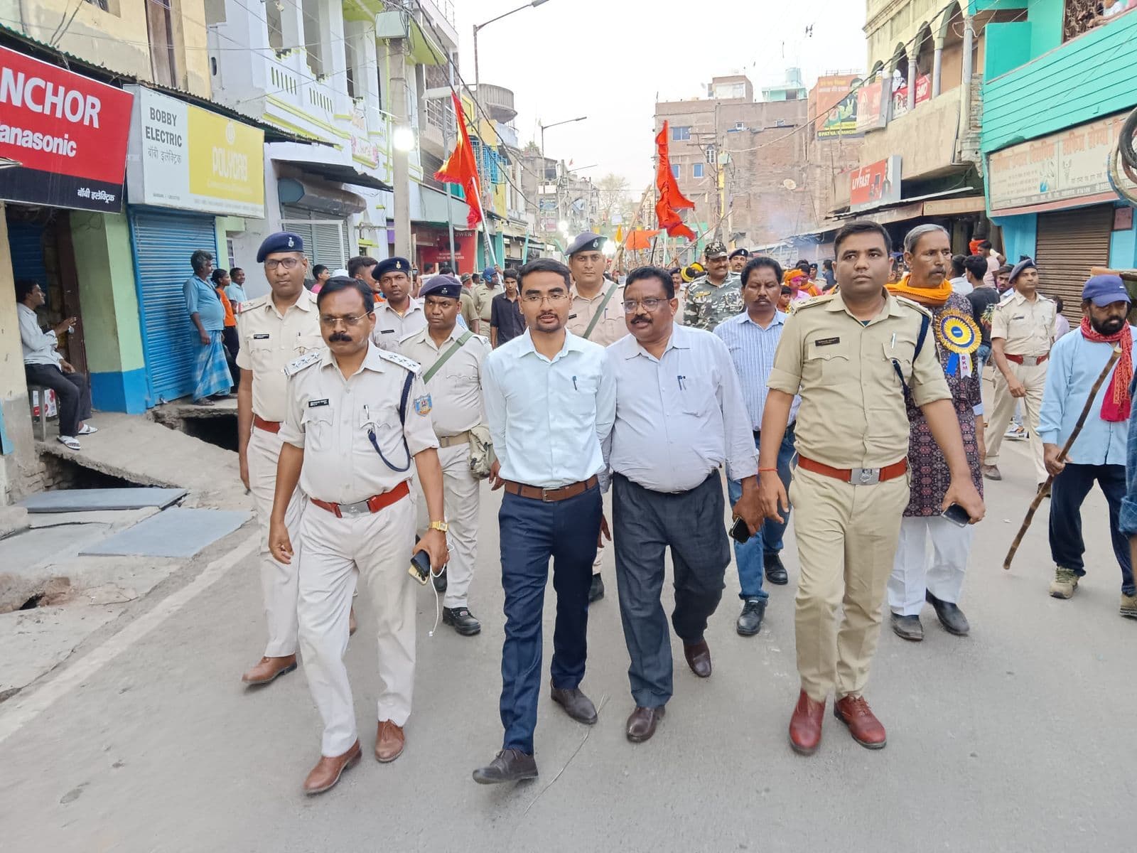 कड़ी सुरक्षा के बीच निकाला गया चैती दुर्गा विसर्जन जुलूस