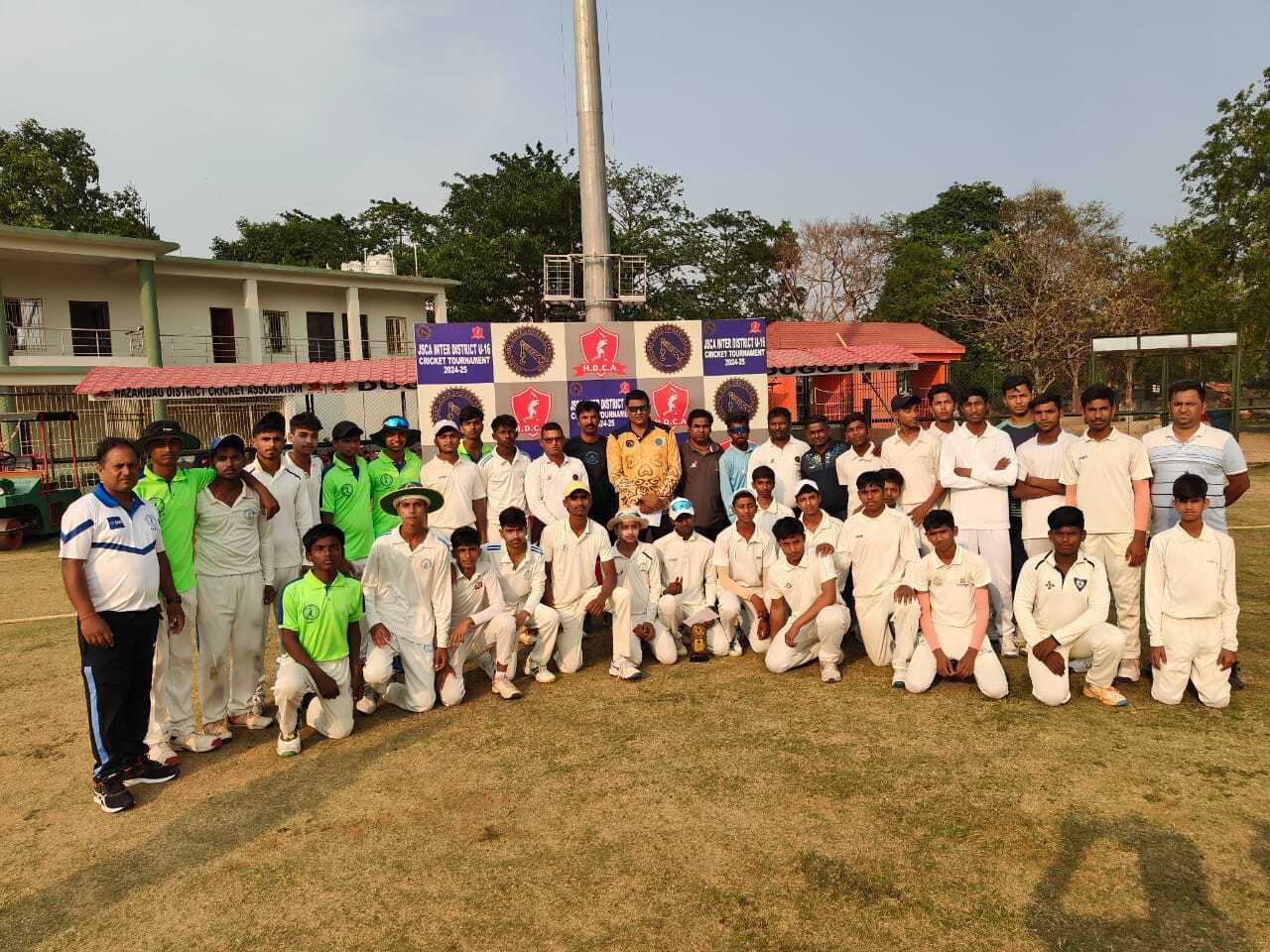 देवघर ने गढ़वा को 65 रनों से हराया