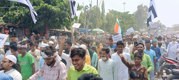 वक्फ संशोधन के विरोध में पैदल मार्च
