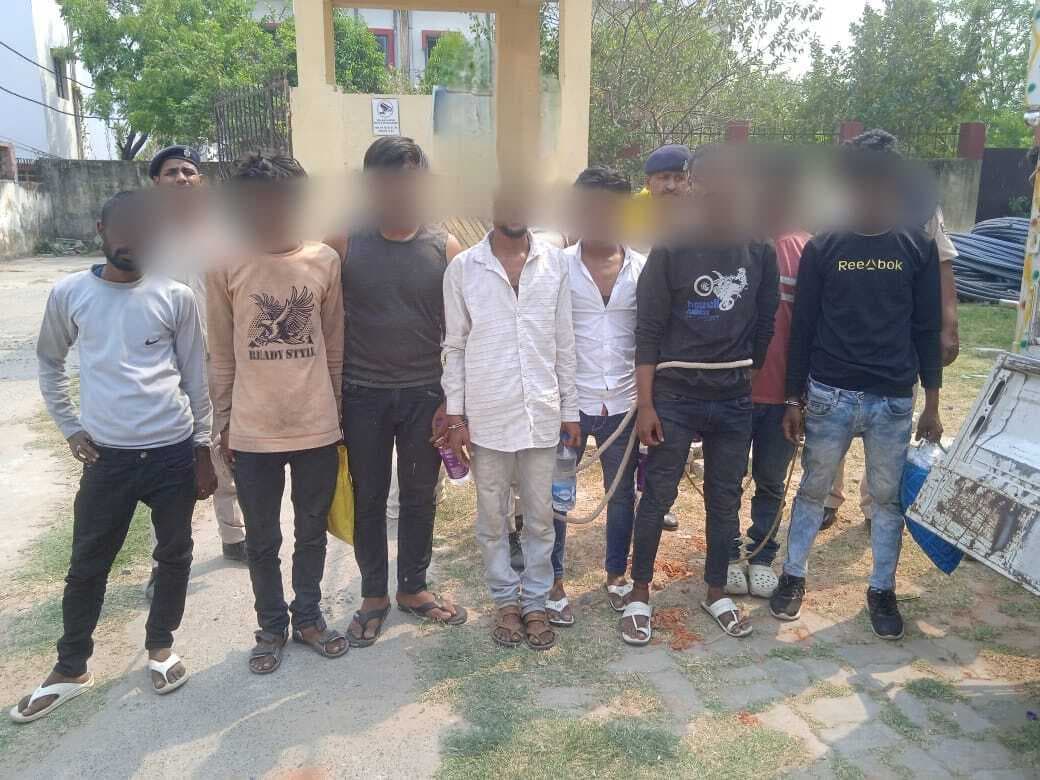 ऑटो लिफ्टर गैंग के आठ बदमाश गिरफ्तार