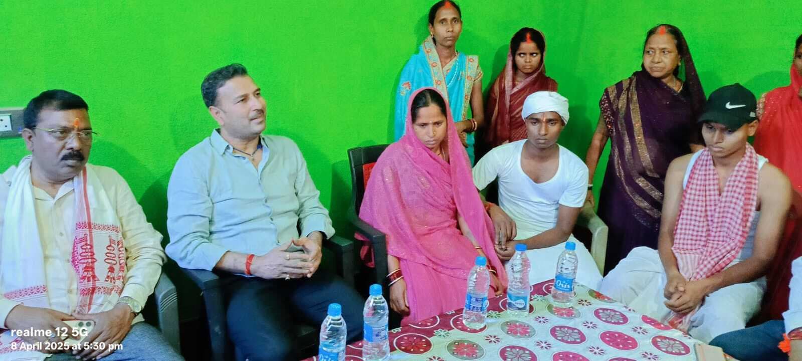 भूपल साव के परिजनों से मिले सुदेश महतो