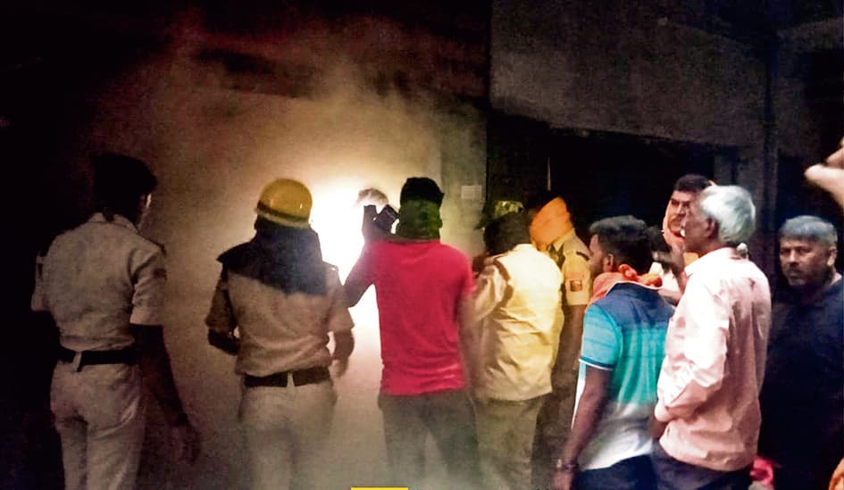 Saran News : शहर के नगरपालिका चौक पर मार्केट काॅम्प्लेक्स में लगी आग