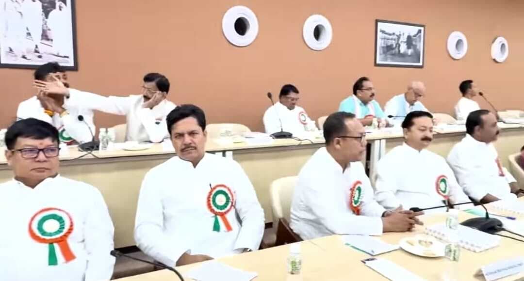 Political News : आटसोर्सिंग से नौकरियों व ओबीसी आरक्षण की उपेक्षा का मुद्दा उठाया