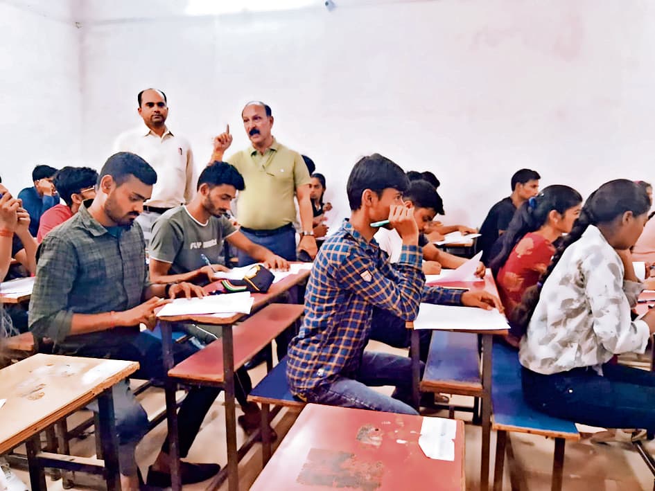 Saran News : स्नातक में स्किल एन्हांसमेंट कोर्स की ली गयी परीक्षा