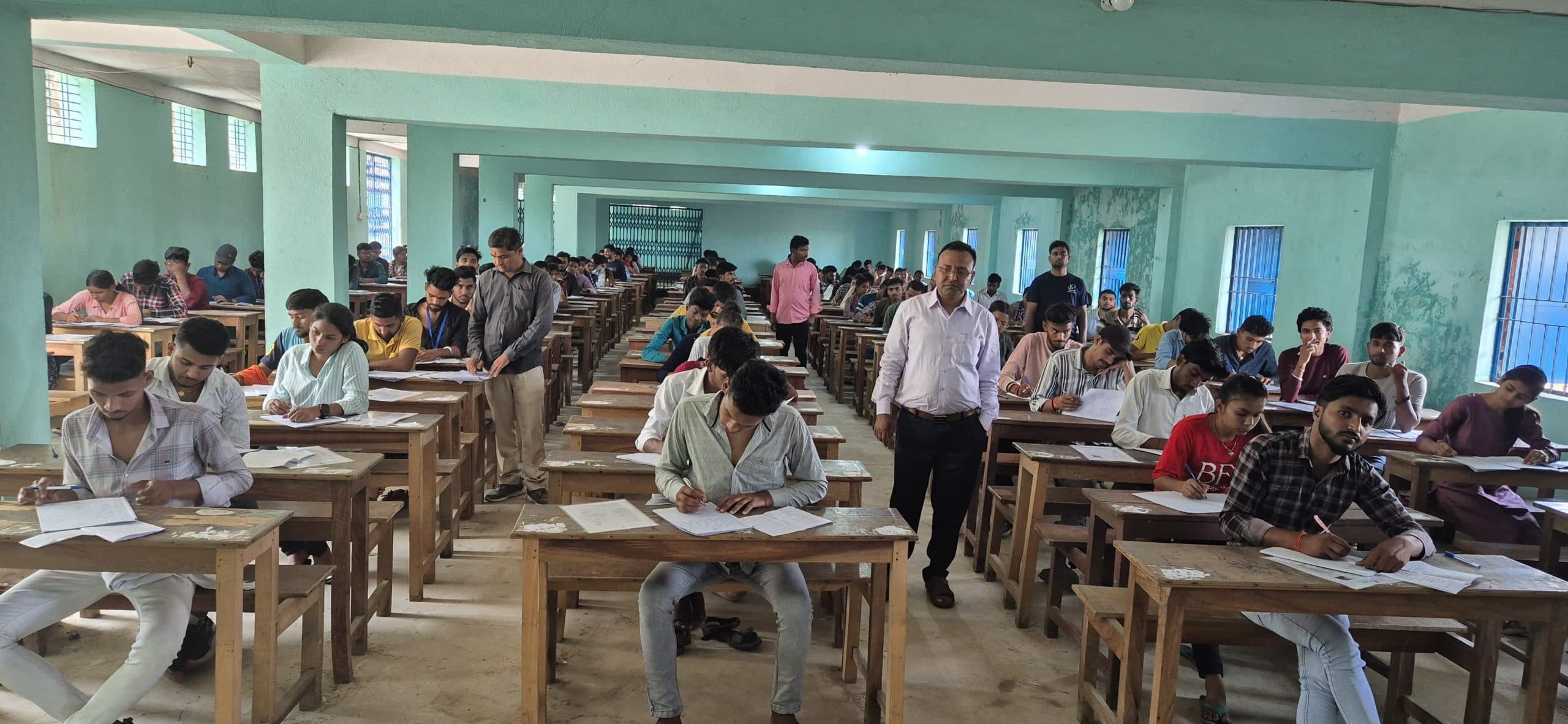 942 परीक्षार्थियों ने सेमेस्टर थ्री की परीक्षा दी