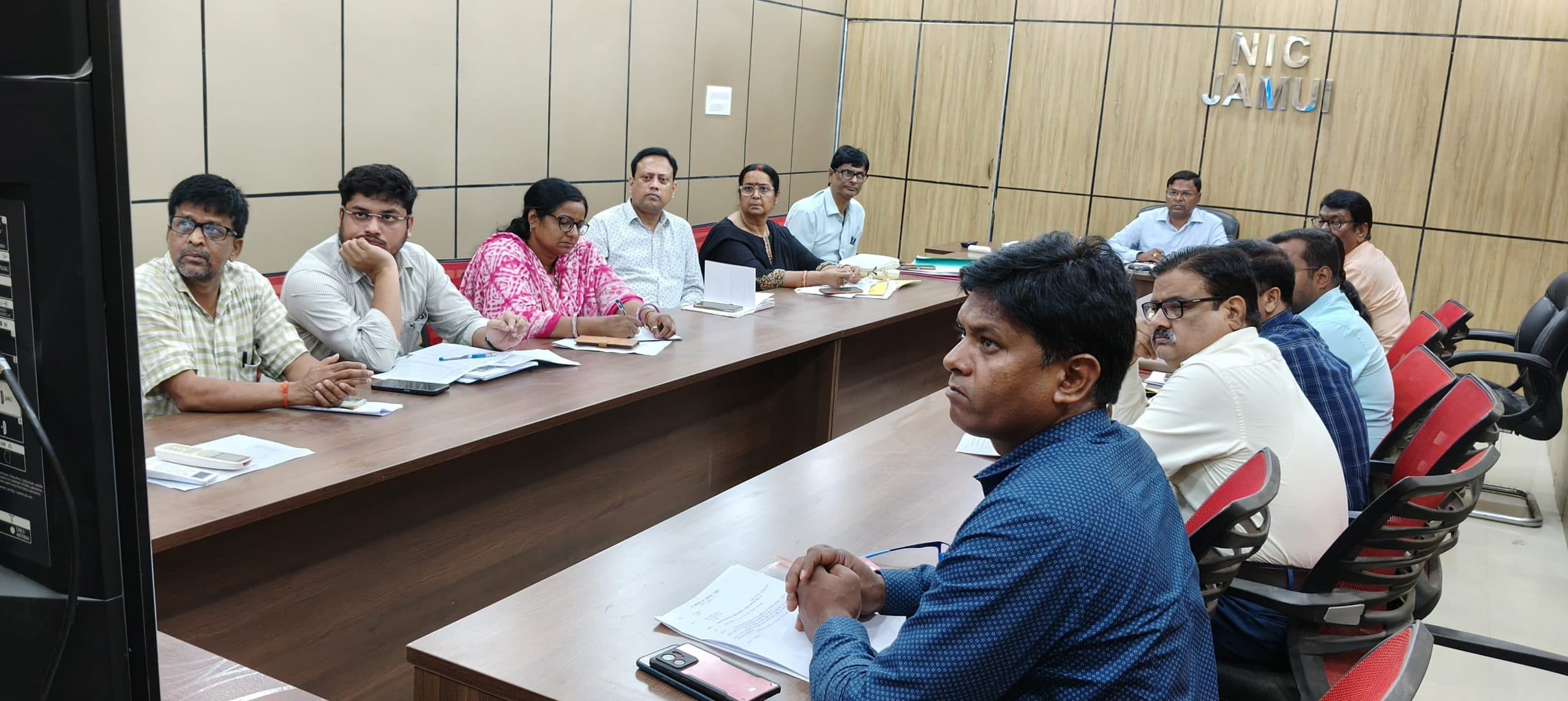 विकास कार्यों में तेजी लाने के निर्देश