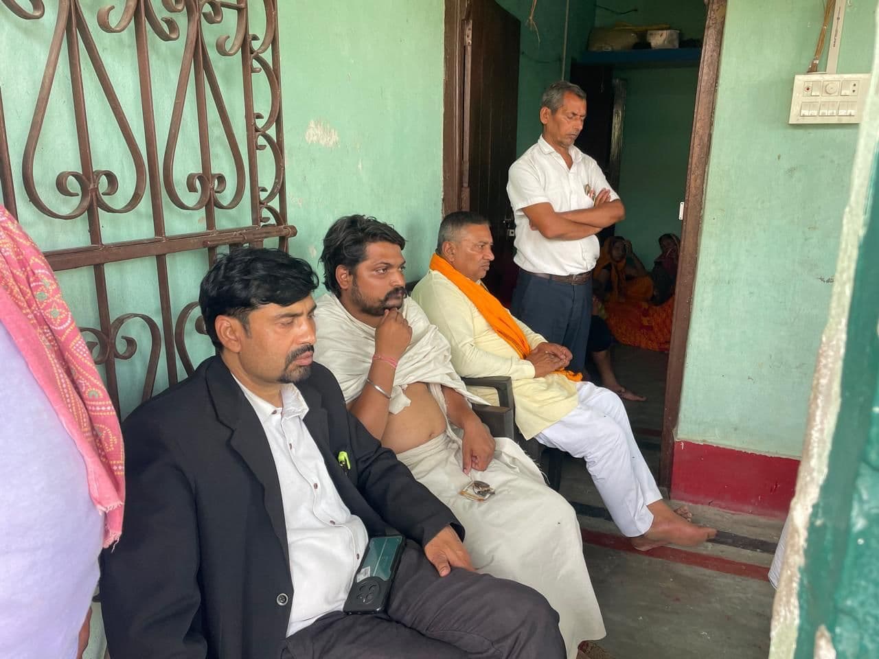 भाजपा नेताओं ने मृतकों के परिवार से मिलकर सांत्वना दी