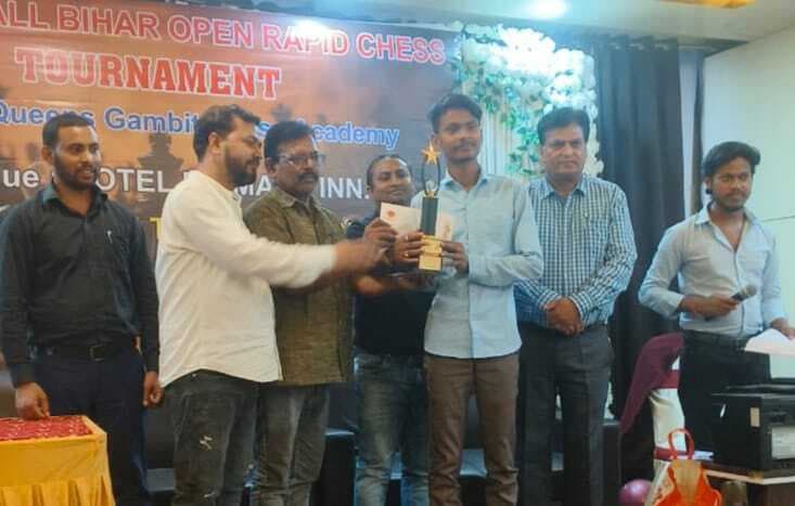शतरंज के वेटरन वर्ग में शुभम विजेता व यशवंत बना उपविजेता