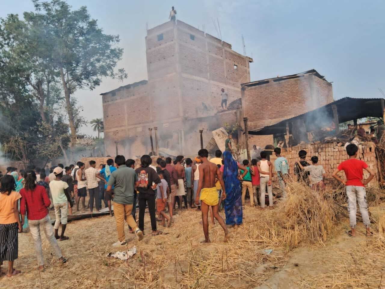 अगलगी में चार घर जले, लाखों की संपत्ति का नुकसान