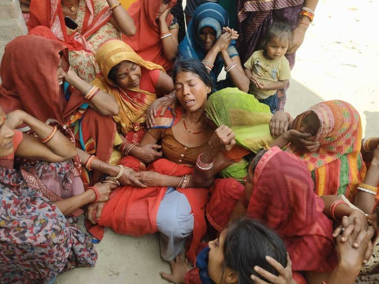 Motihari : टेपों-बाइक की टक्कर में बाइक सवार की मौत, एक गंभीर