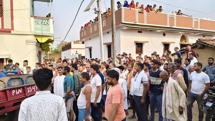 Gaya News : दो चिताओं पर पूरे परिवार का हुआ अंतिम संस्कार