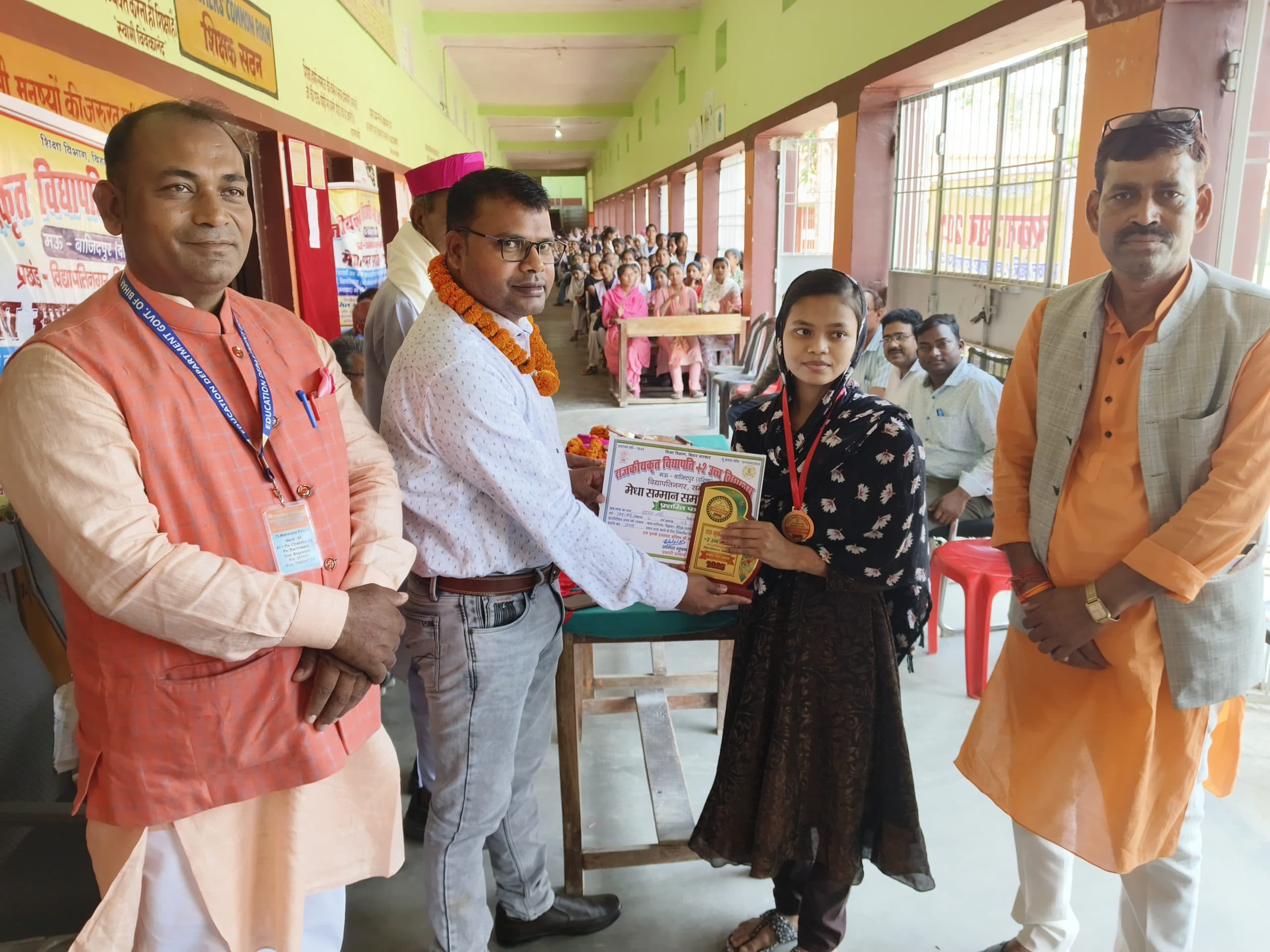 Education news from Samastipur:विद्यापति 2 विद्यालय में मेधा सम्मान में 60 बच्चे हुए सम्मानित