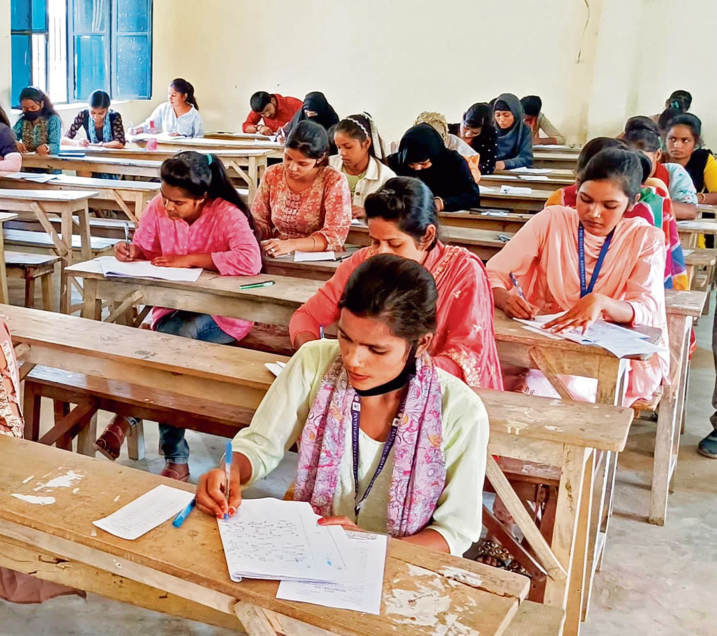 Gopalganj News : स्नातक फर्स्ट सेमेस्टर की परीक्षा में केआर कॉलेज से एक निष्कासित, तीन केंद्रों पर हो रही परीक्षा