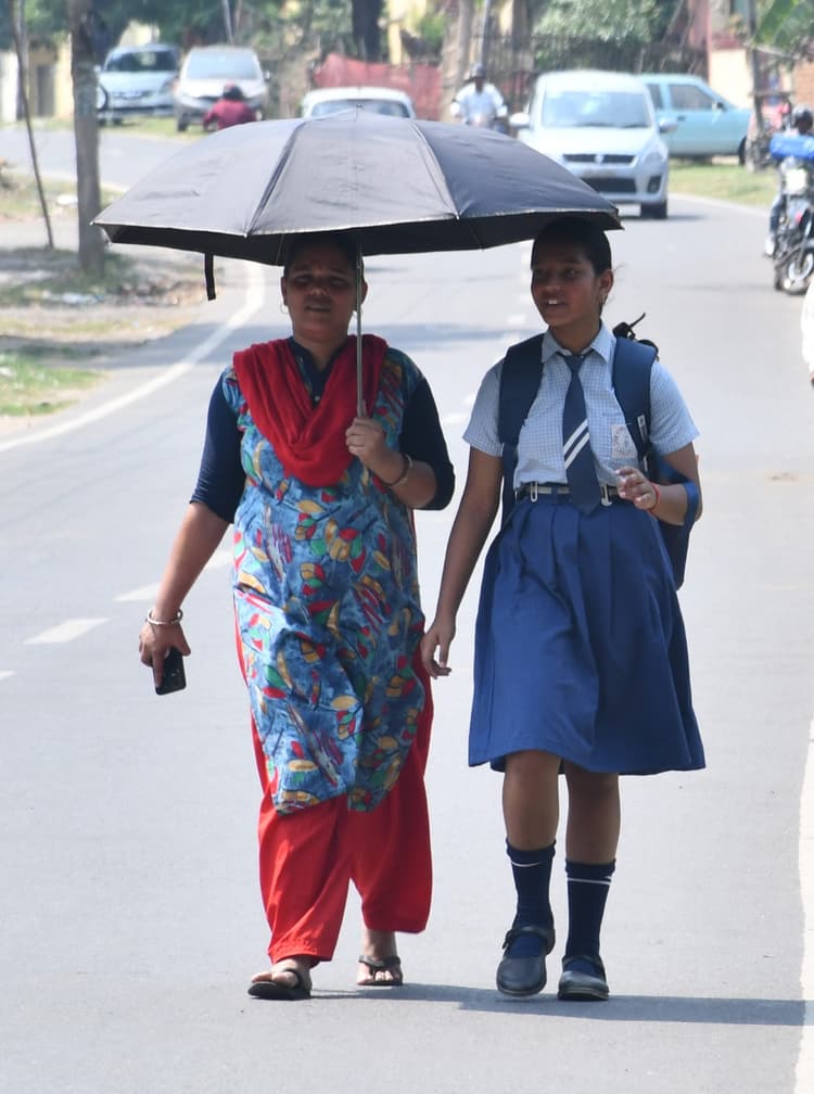 Bokaro News : चैत में जेठ की दुपहरी, पारा 38 पार, झुलस रहा शरीर