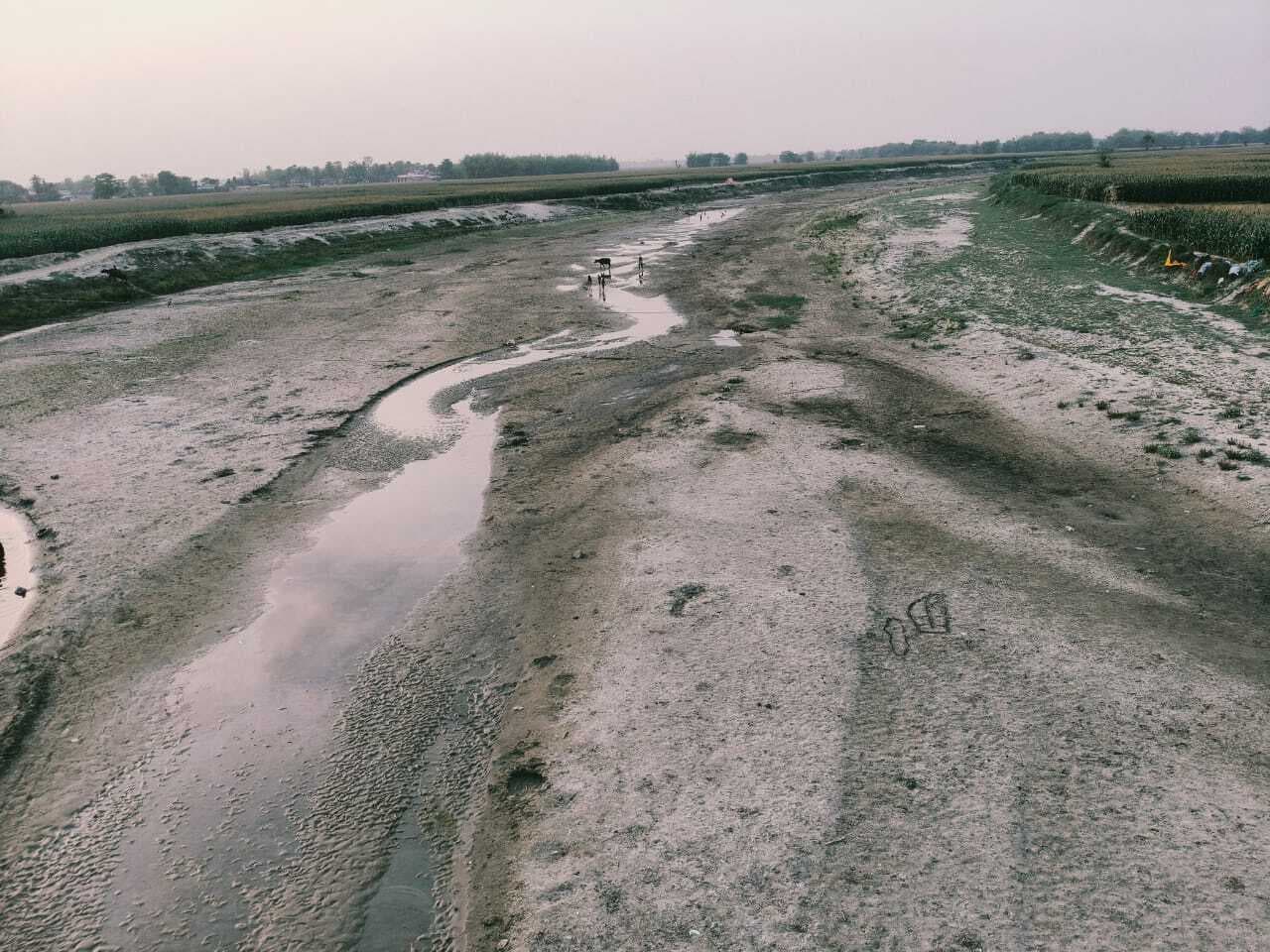 सूख रही बकरा व रतवा नदी