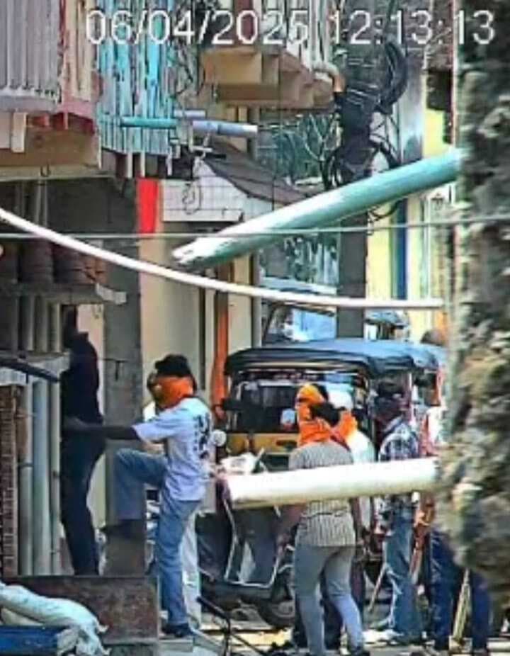 Jamshedpur News : उलीडीह : राहुल राय व उसके साथियों ने रंगदारी नहीं देने पर मचाया उत्पात