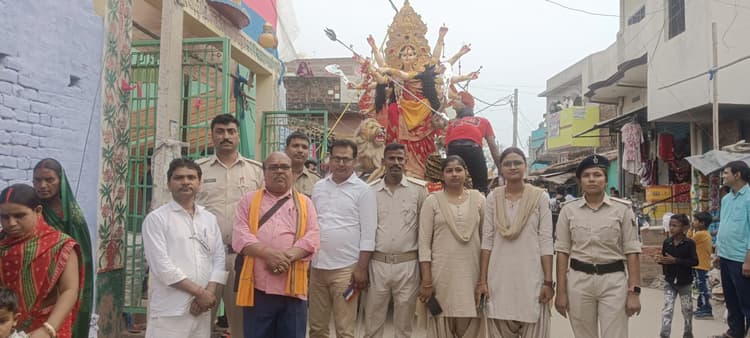 मां दुर्गा की प्रतिमा विसर्जित