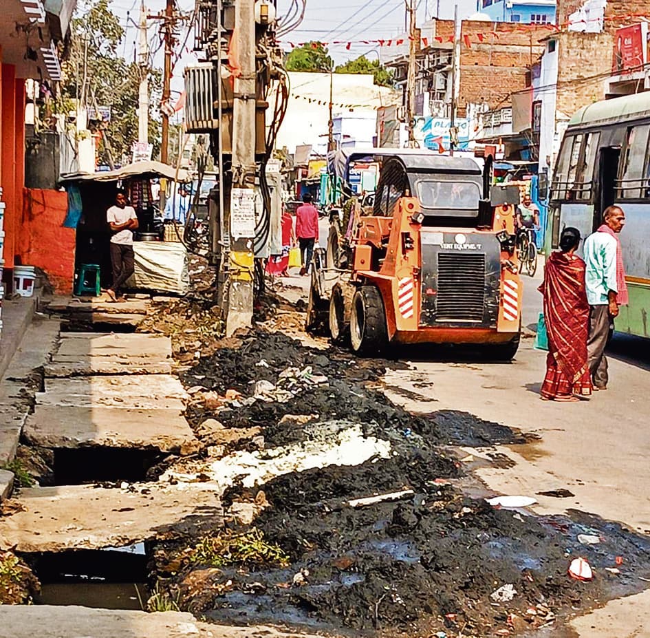 Saran News : निगम ने 42 बड़े नालों की सफाई शुरू की