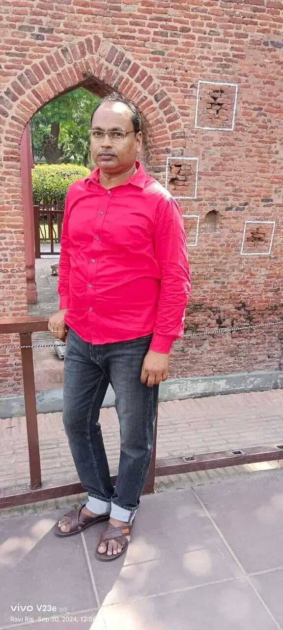 अज्ञात वाहन की चपेट में आने से कार सवार पत्रकार की मौत