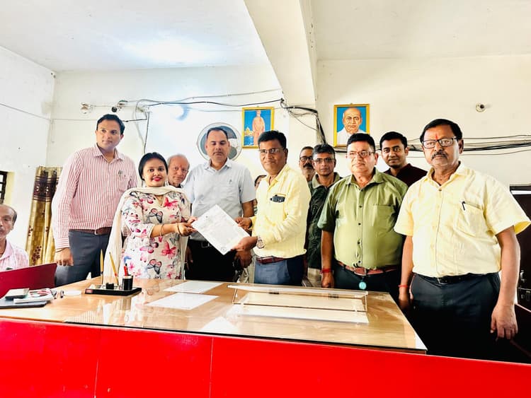 पंचायत सरकार भवन के निर्माण के लिए दान में दी मिली जमीन, हुई रजिस्ट्री