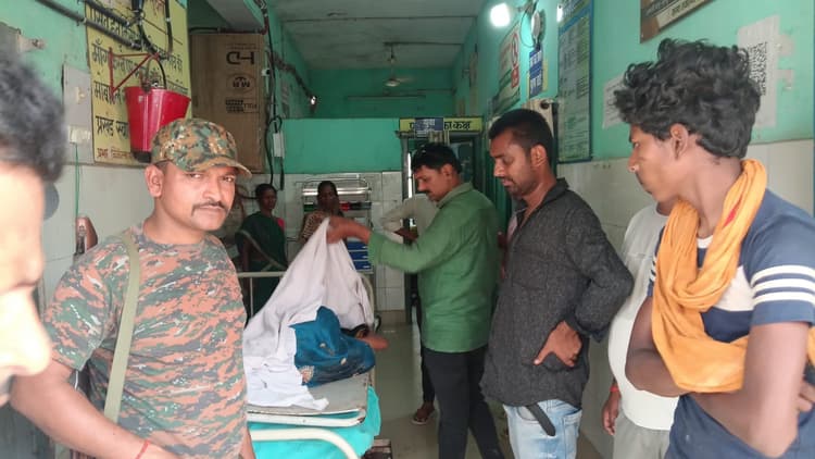 टोटो पलटने से महिला की दबने से मौत, एक घायल