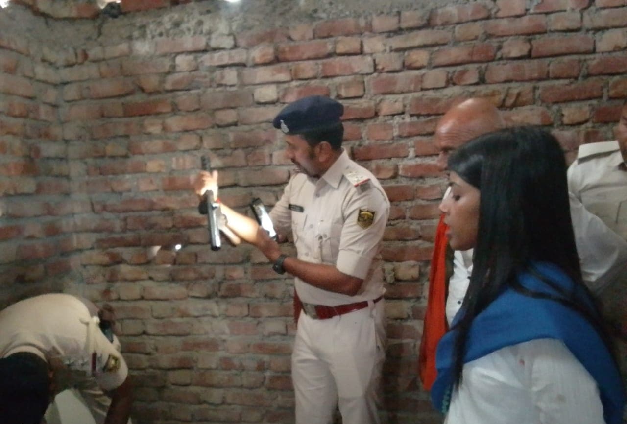 भारी मात्रा में हथियार व कारतूस बरामद