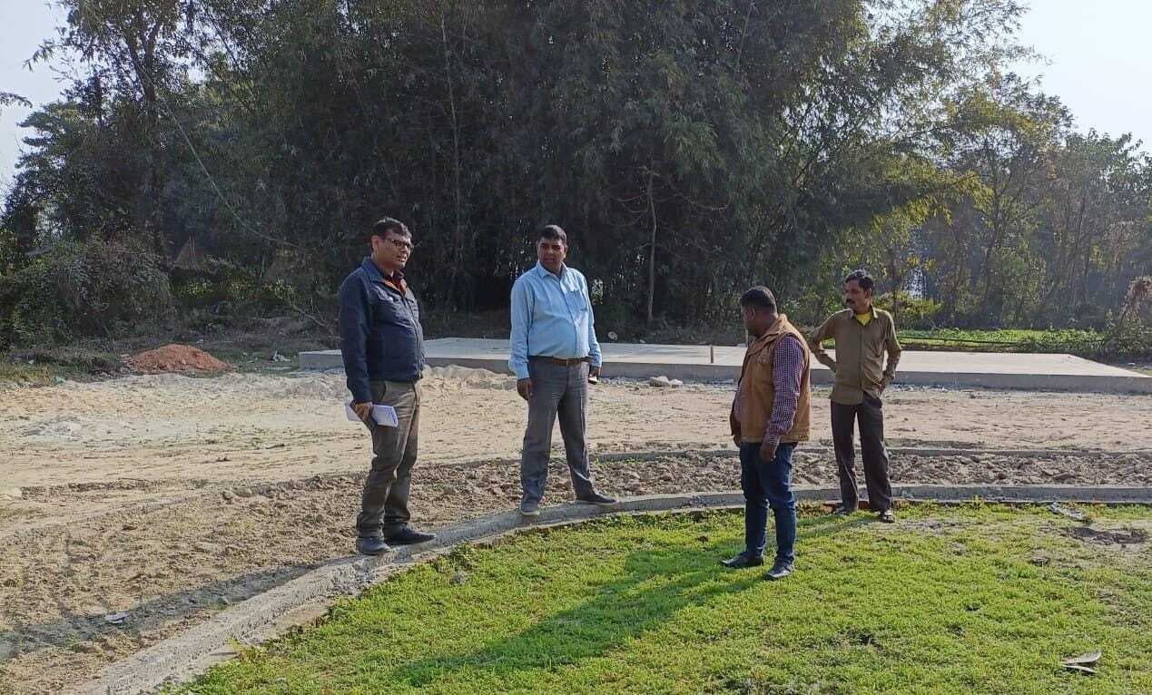 निर्माणाधीन खेल मैदान का पीओ ने किया निरीक्षण