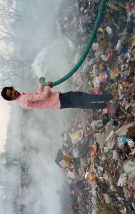 कचरा डंपिंग यार्ड में लगी आग, निगम ने बुझायी