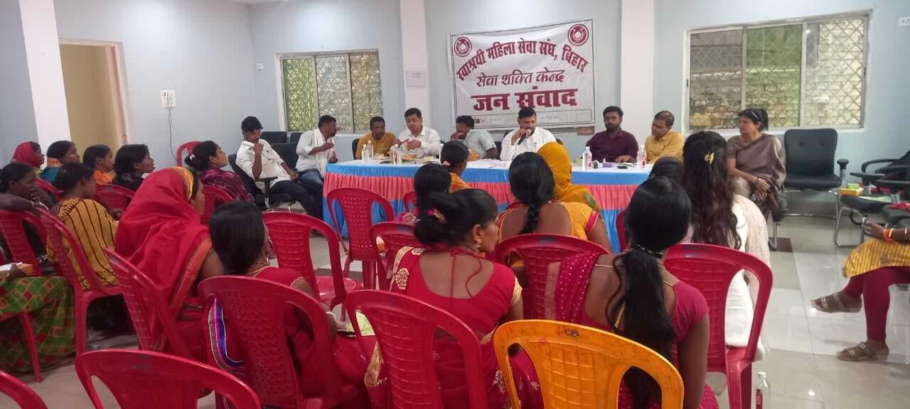 जनसंवाद कार्यक्रम में लोगों ने अपने क्षेत्र की समस्याएं बतायीं