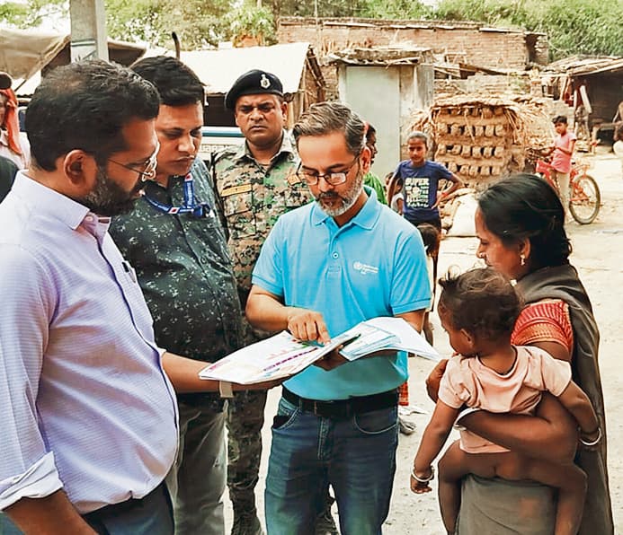 Gopalganj News  : डीएम के निरीक्षण में स्वास्थ्य विभाग के अधिकारियों व कर्मियों की लापरवाही आयी सामने