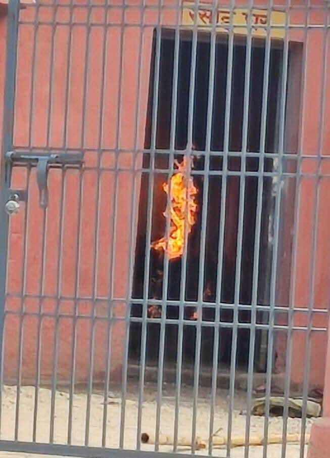 उमवि छोटी झिलझिली में मध्याह्न भोजन बनाने के दौरान सिलेंडर में लगी आग, अफरा-तफरा