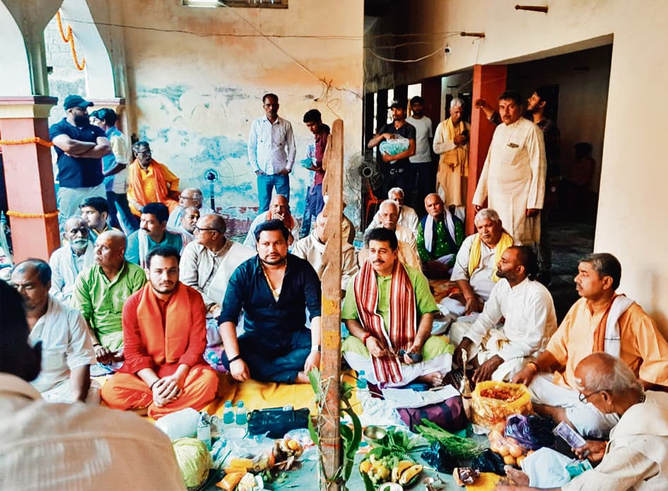 Gopalganj News  : बथना राम-जानकी मंदिर में वैदिक मंत्रों के बीच 22 बटुकों का हुआ उपनयन संस्कार