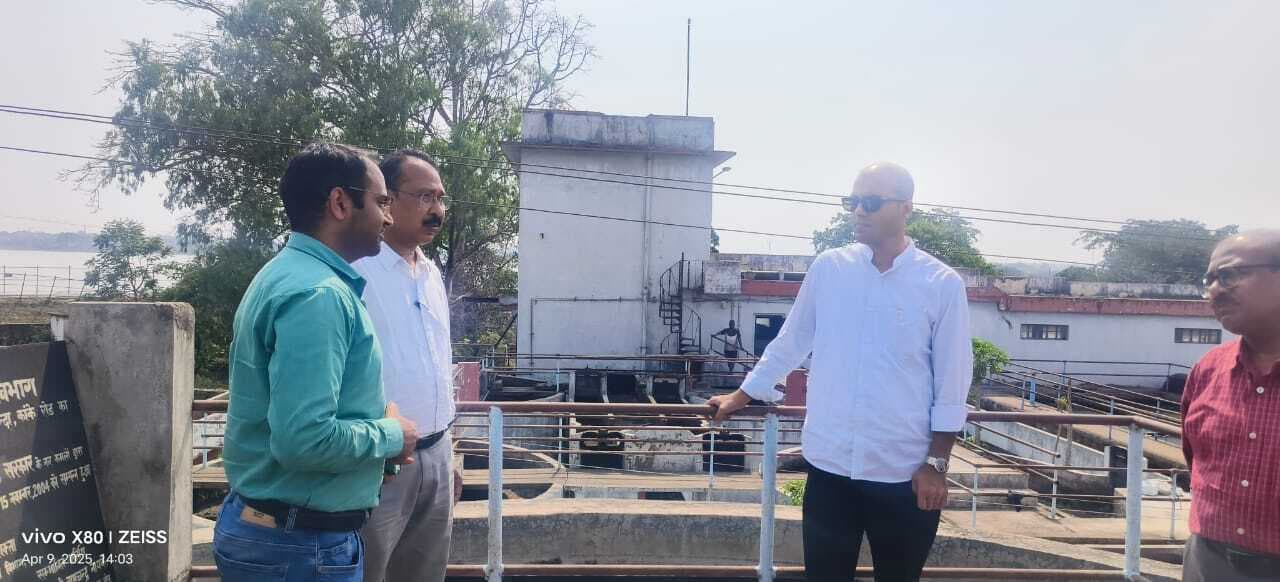 Ranchi News : राजधानी के लोगों को टैंकरों से शुद्ध जलापूर्ति करें : प्रशासक