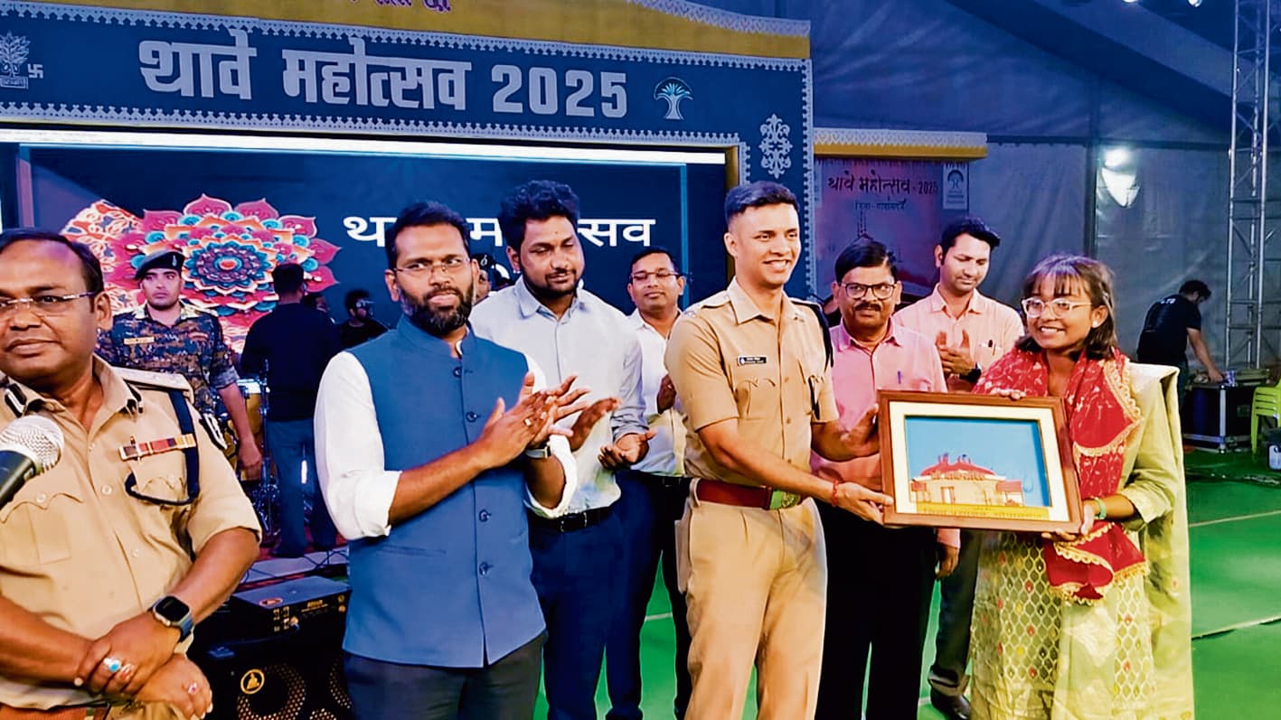 Gopalganj News : ख्याल गायन से नाटक के रास्ते रोमांटिक गीतों तक पहुंचा थावे महोत्सव, कलाकारों ने बनाया यादगार