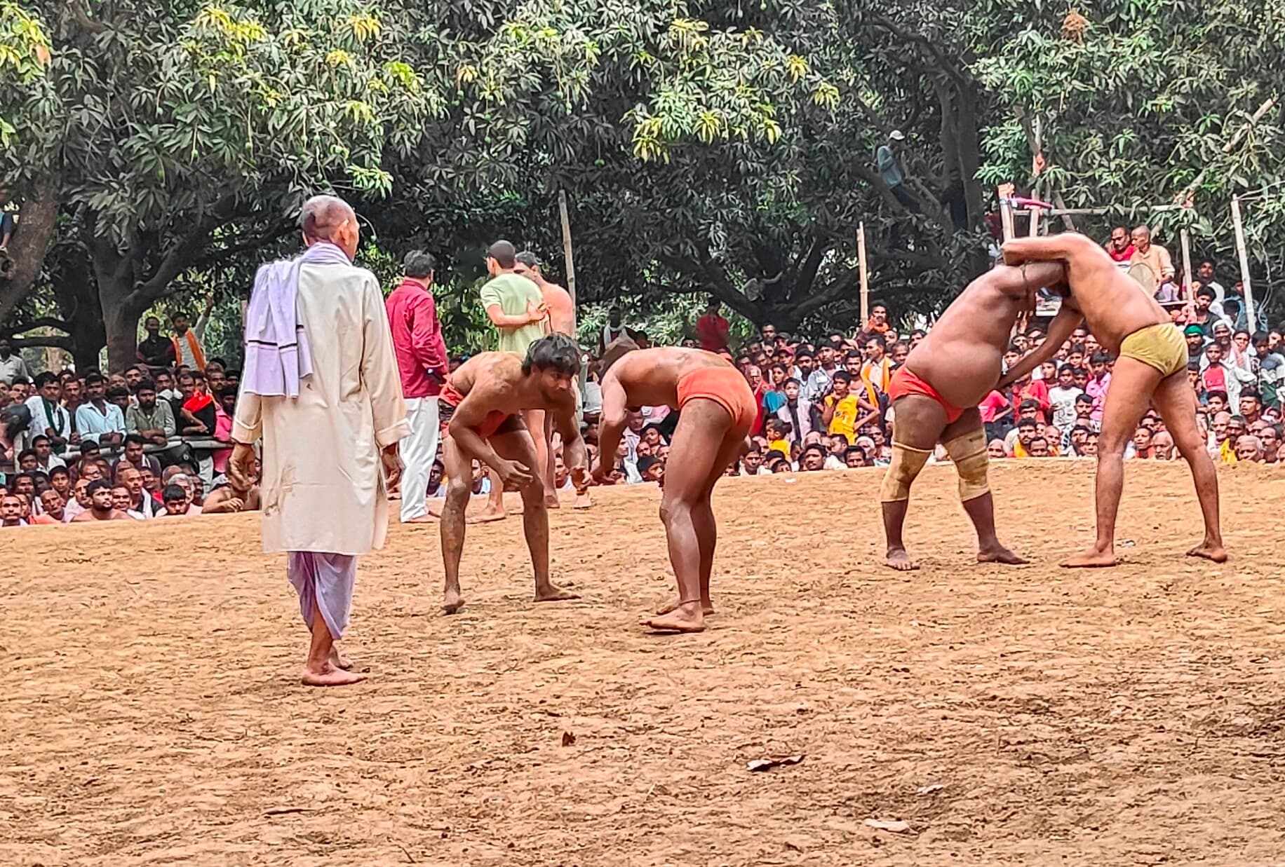 नवगछिया के करण पहलवान ने बनारस के शुभम को दी पटखनी