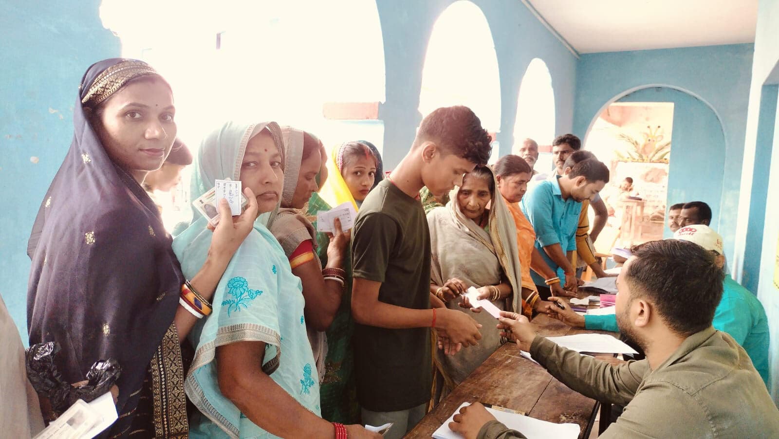 पैक्स अध्यक्ष व सदस्य पद के लिए मतदान संपन्न, आज होगी मतगणना