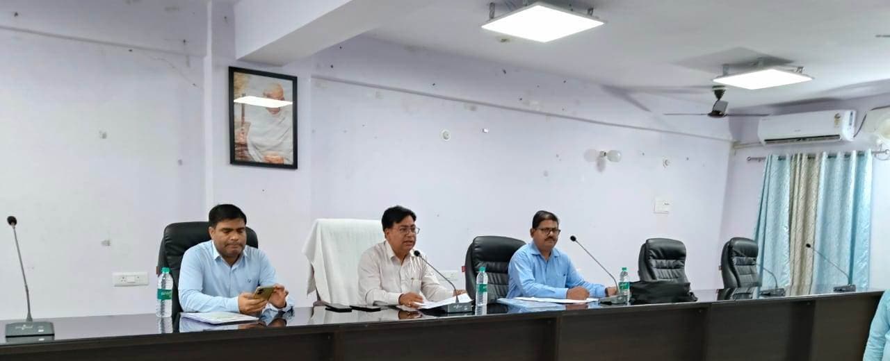 Motihari: खराब नलकूपों की मरम्मत शीघ्र कराने का दिया निर्देश
