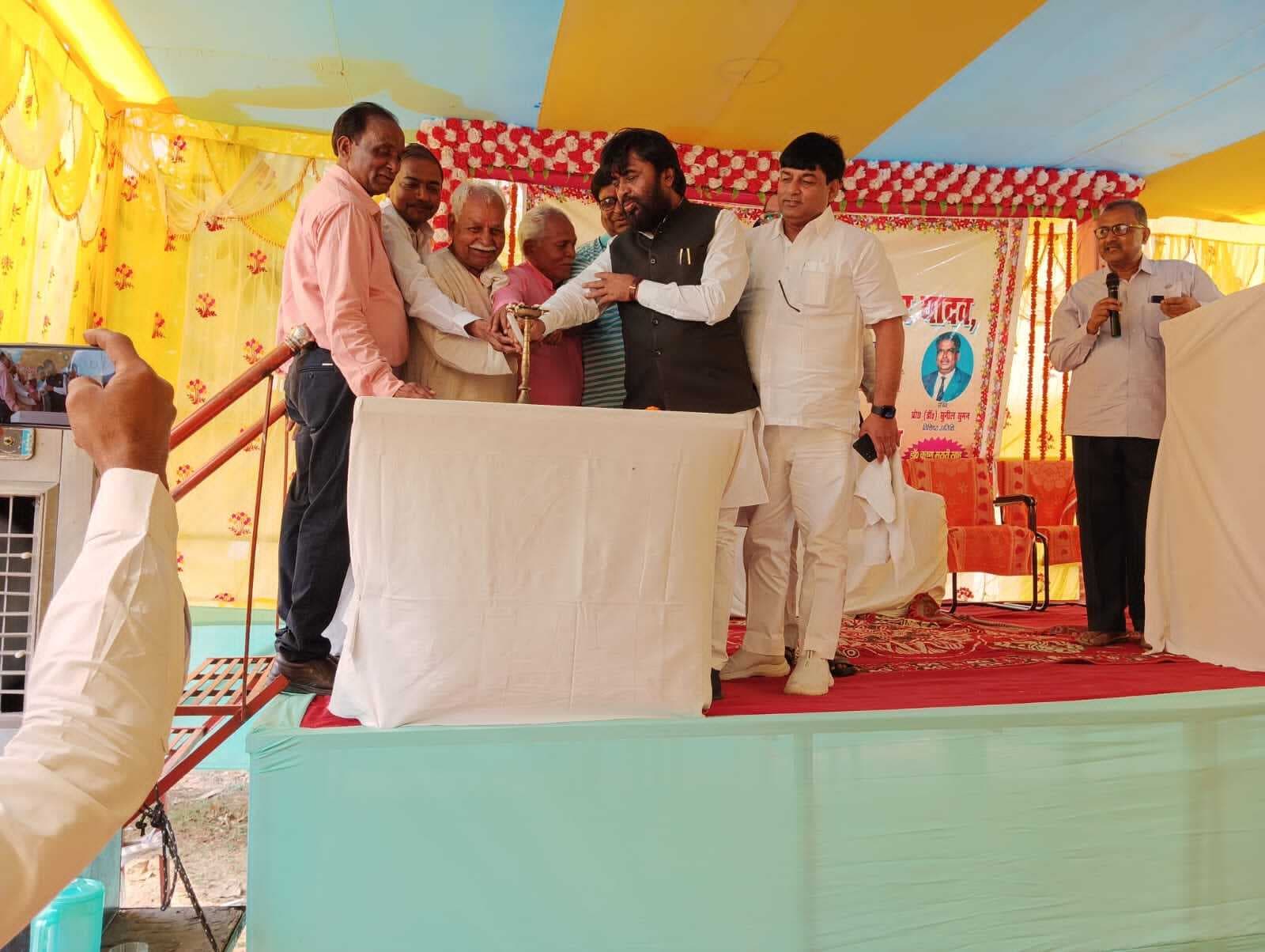 पुस्तकालय विद्यार्थियों की जीवन में मार्गदर्शक  के रूप में करेगा काम : डॉ नवल किशोर यादव