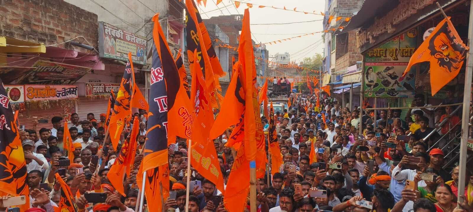 शोभायात्रा में दिखी आस्था व देशभक्ति